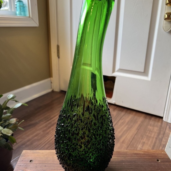 Large Hand-Blown Green Art Glass Curved Vase, Avocado Shape and Texture - Picture 1 of 10